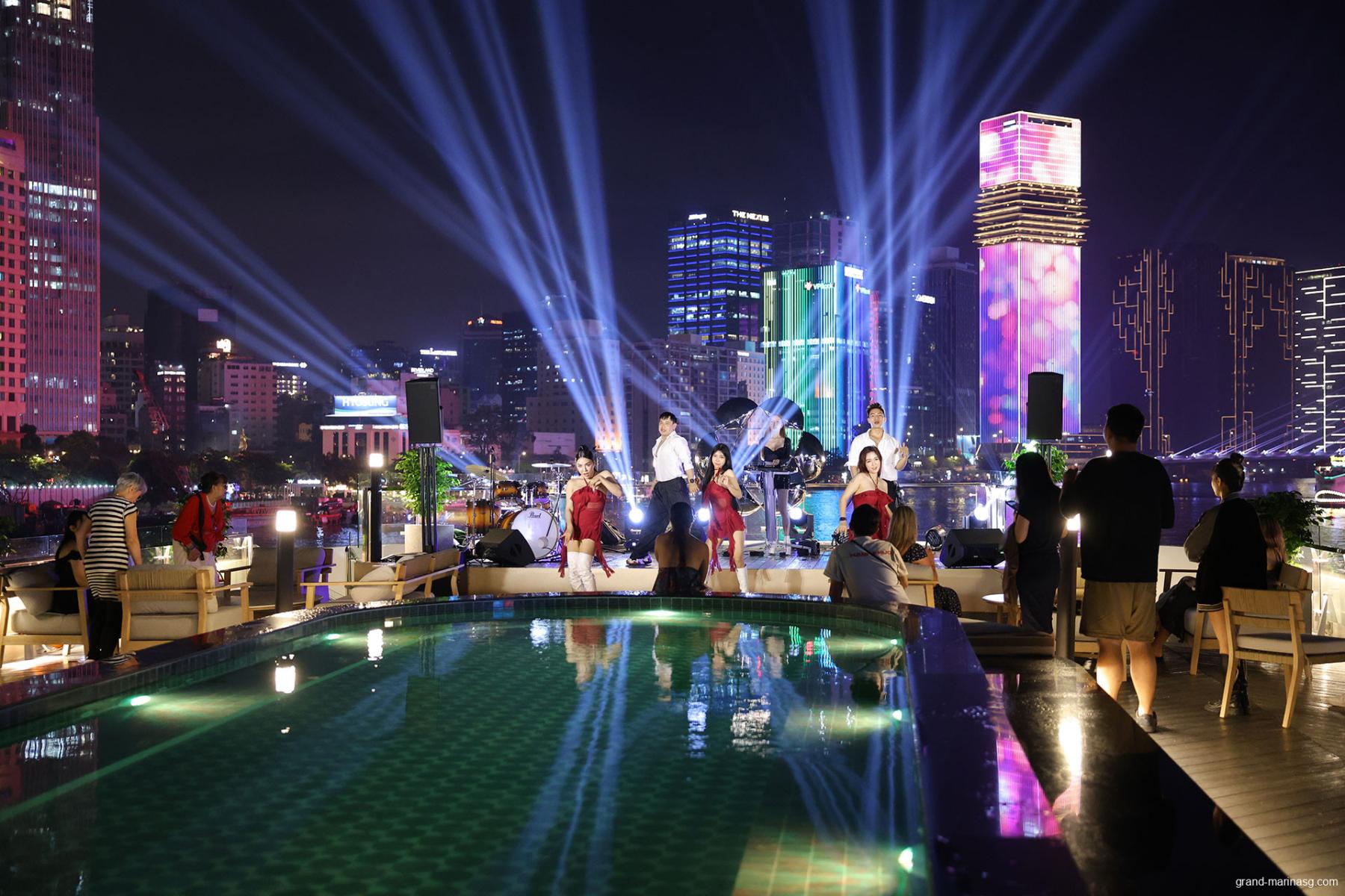 Bữa Tối Sang Trọng Bên Người Thân Cùng Du Thuyền Elite Of Saigon